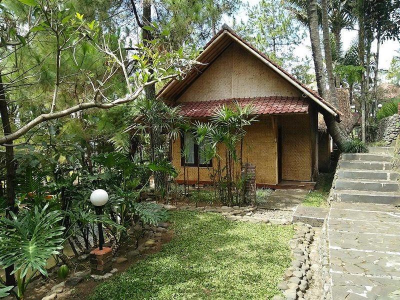 Bukit Alamanda Resort Garut Exterior photo