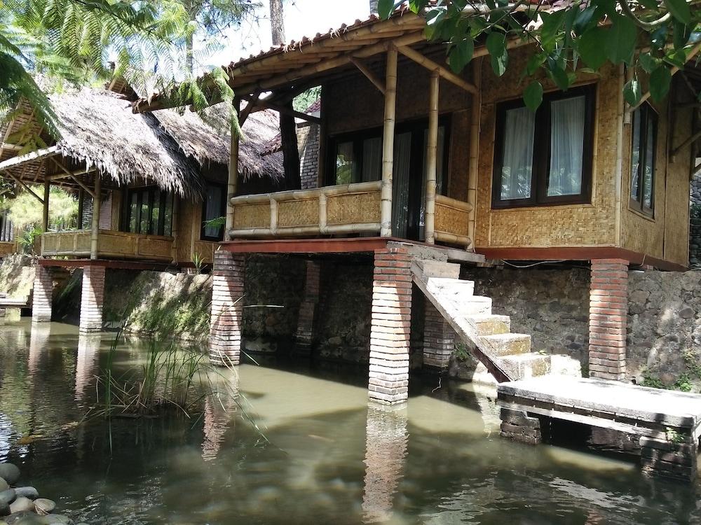 Bukit Alamanda Resort Garut Exterior photo
