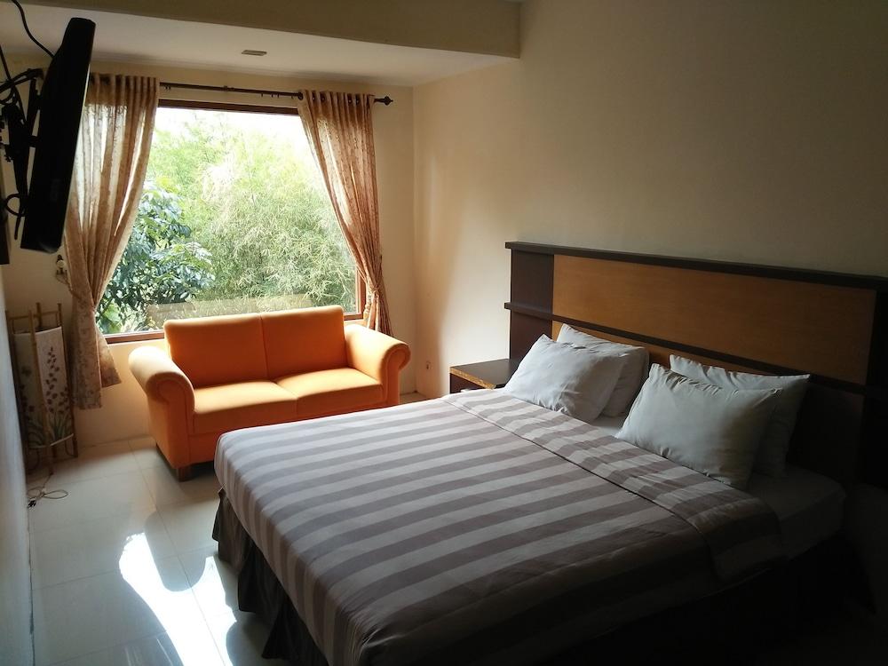 Bukit Alamanda Resort Garut Exterior photo
